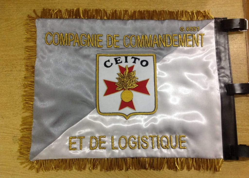 Fanion 30ième Bataillon Tieu Doan + Insigne – Major Military Fanion 30ième Bataillon Tieu Doan + Insigne – Major Military